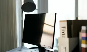 Dlaczego monitor nie wyświetla obrazu? Sprawdź te powszechne przyczyny