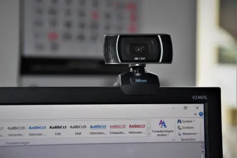 Gdzie jest kamera w laptopie? Proste sposoby na jej znalezienie