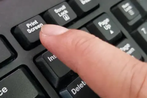 Jak robić screenshoty na laptopie - proste metody dla każdego użytkownika