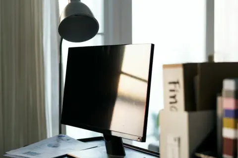 Dlaczego monitor nie wyświetla obrazu? Sprawdź te powszechne przyczyny