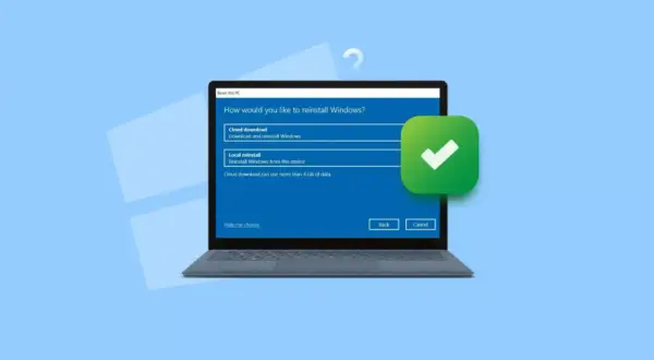 Laptop z oknem wyboru opcji reinstalacji systemu Windows i zielonym znacznikiem wyboru.