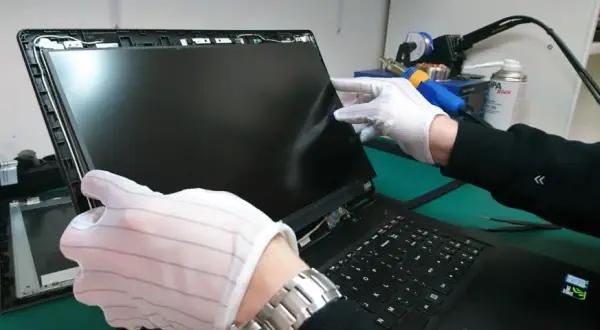 Ile kosztuje wymiana matrycy w laptopie Lenovo? Sprawdź ceny i opcje naprawy