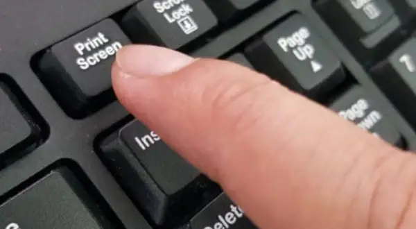 Jak robić screenshoty na laptopie - proste metody dla każdego użytkownika