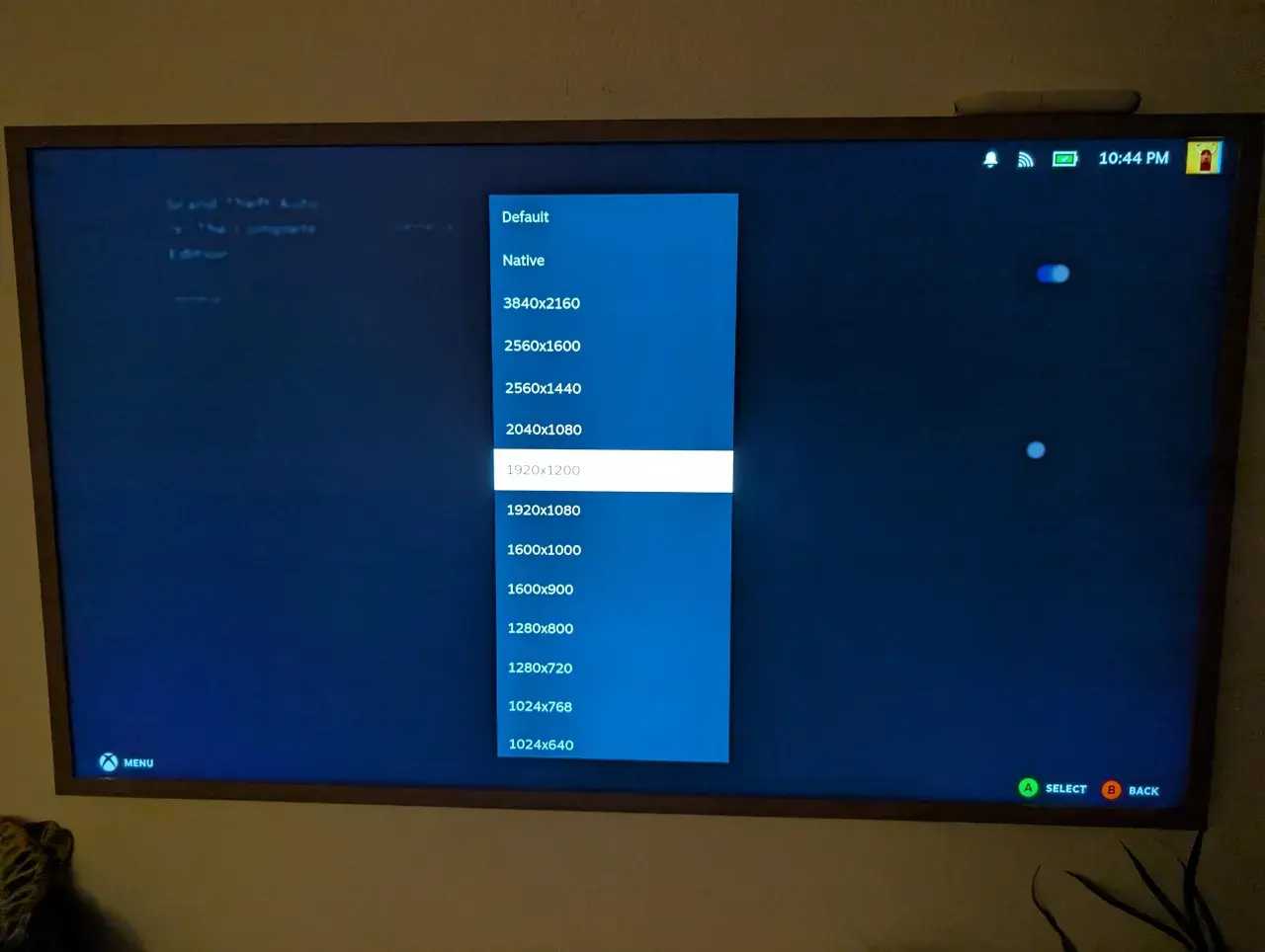 Ekran telewizora z menu wyboru rozdzielczości gry, z podświetloną opcją 1920x1200.